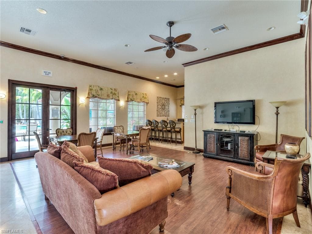8510 Violeta ST 203-35