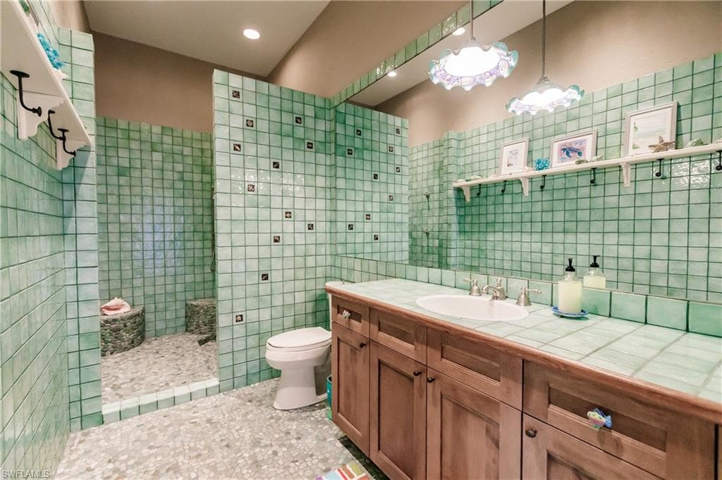 11558 Aerie LN-32