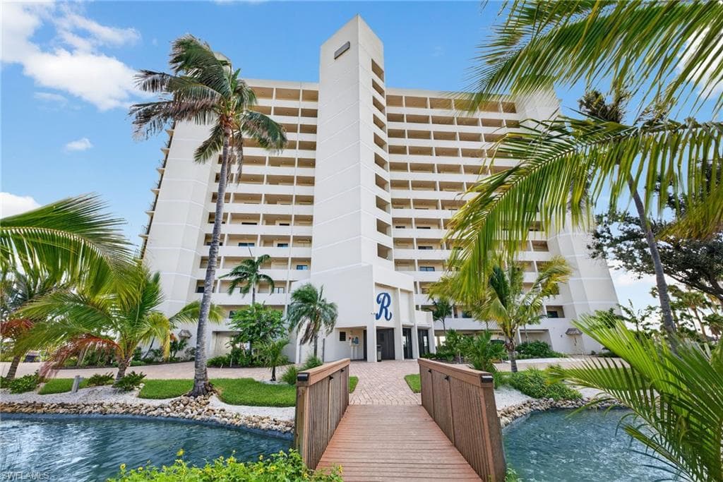 7500 Estero BLVD 706-1