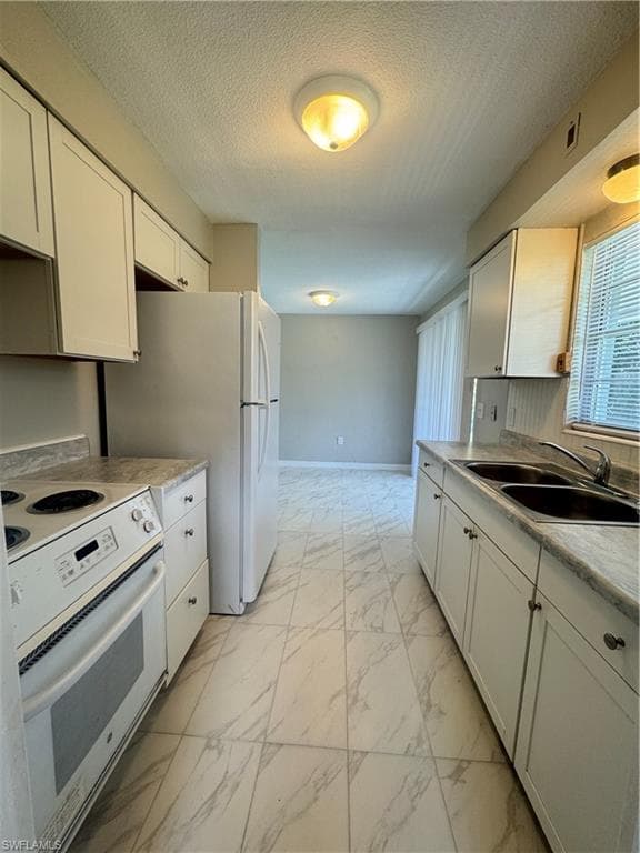 4976 Howard ST-9