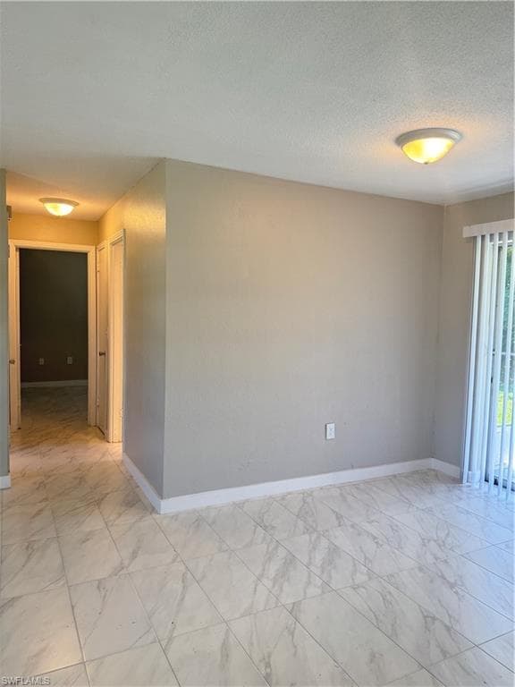 4976 Howard ST-10