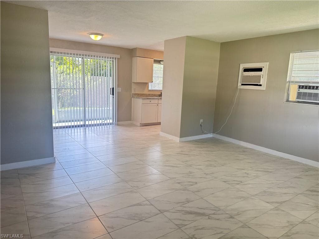 4976 Howard ST-4