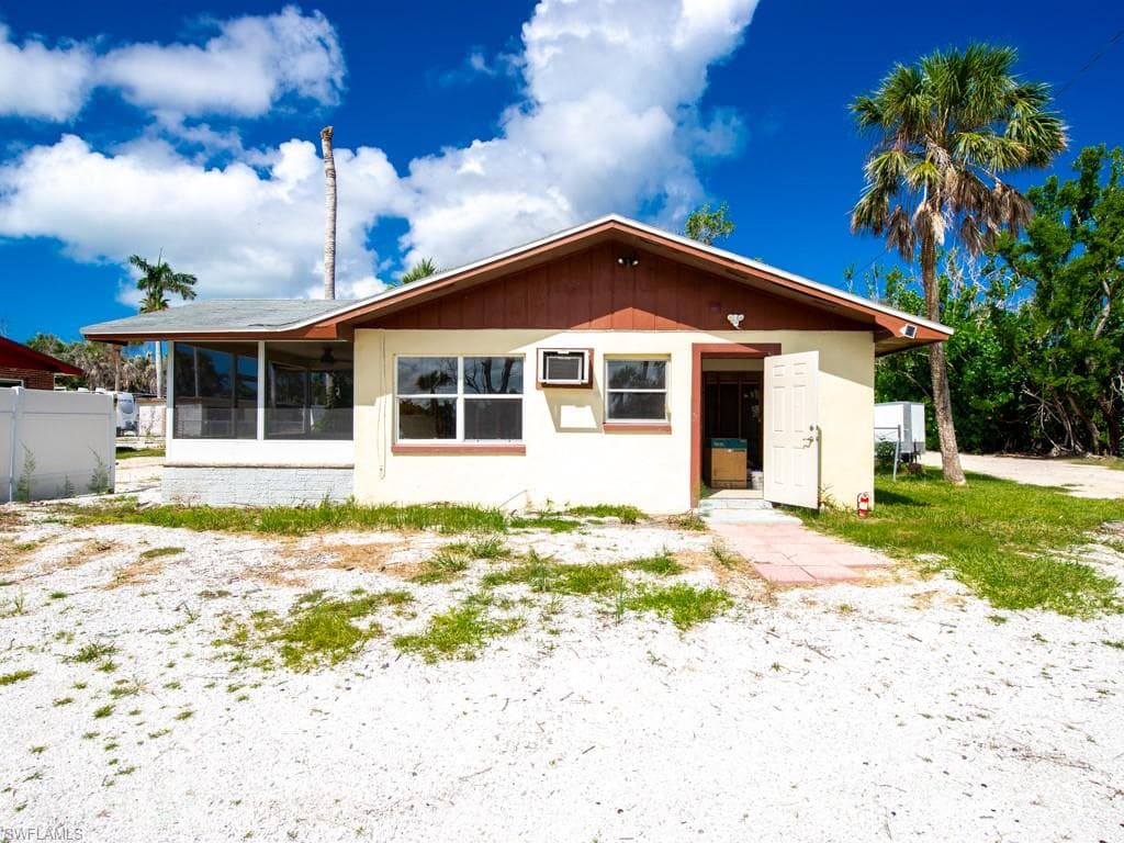 1450-1460 Court PL-17