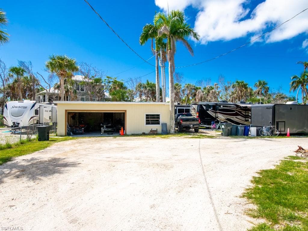 1450-1460 Court PL-29