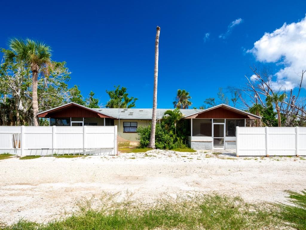 1450-1460 Court PL-25