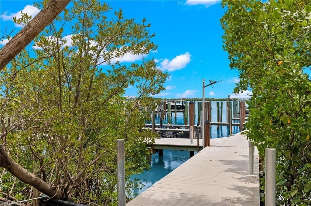 929 WHISKEY CREEK DR-17