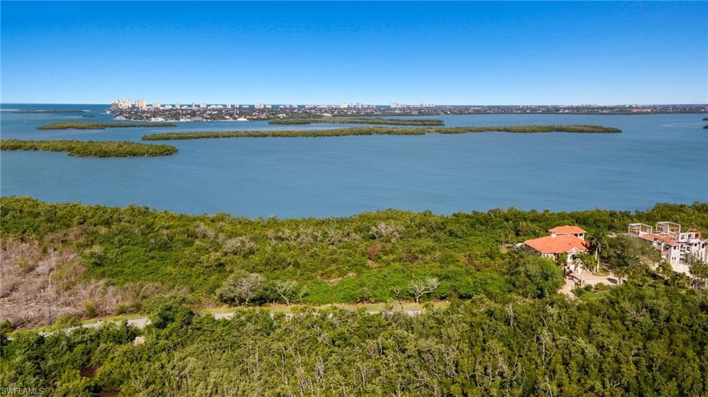 929 WHISKEY CREEK DR-26