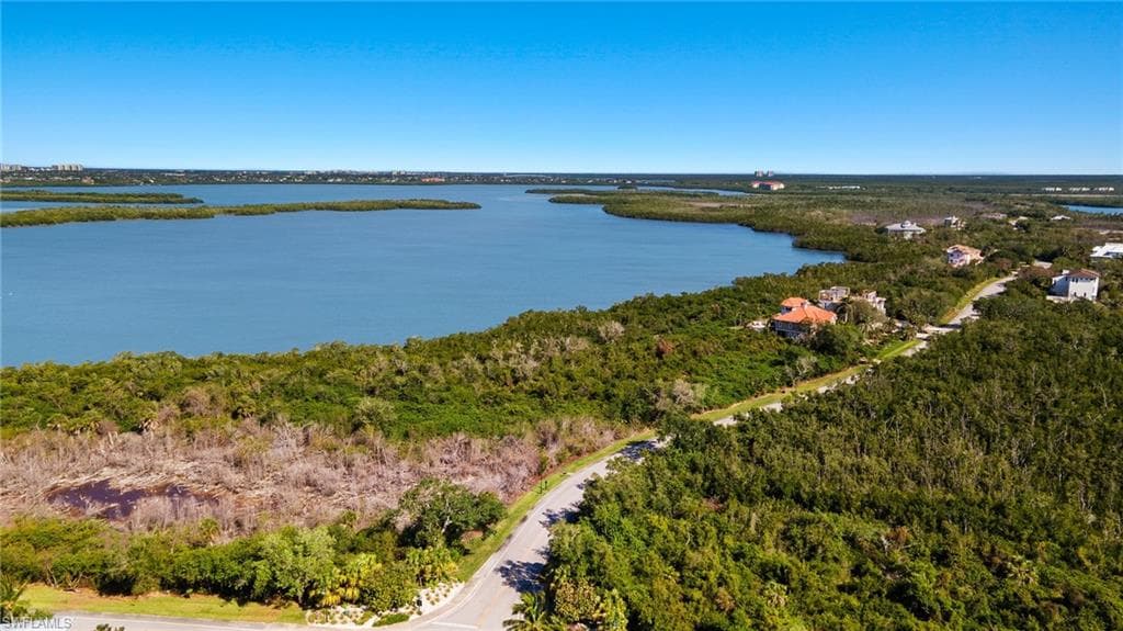 929 WHISKEY CREEK DR-24