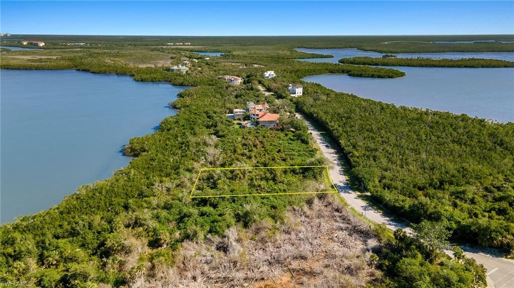 929 WHISKEY CREEK DR-31