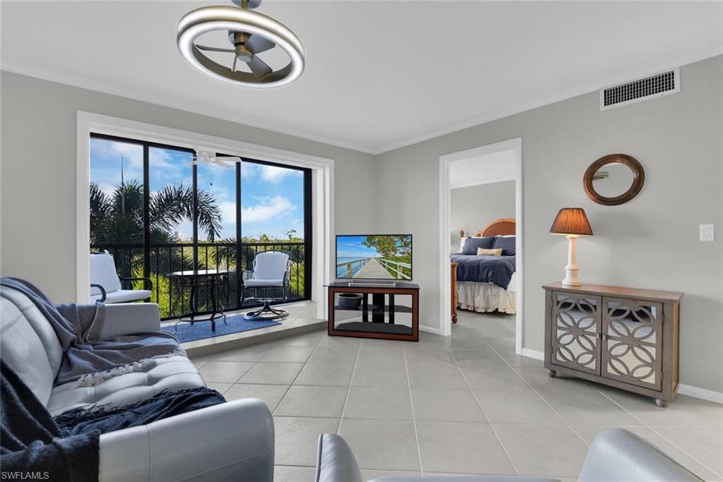5220 Bonita Beach RD SW 204-4