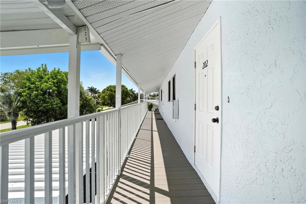 1203 SW 48th TER 202-6