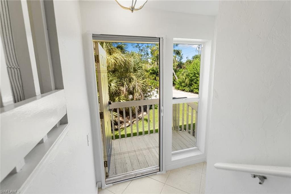 1039 Beach RD 104-27