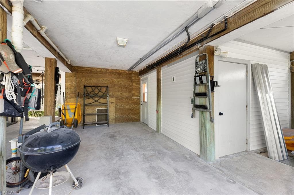 1039 Beach RD 104-30