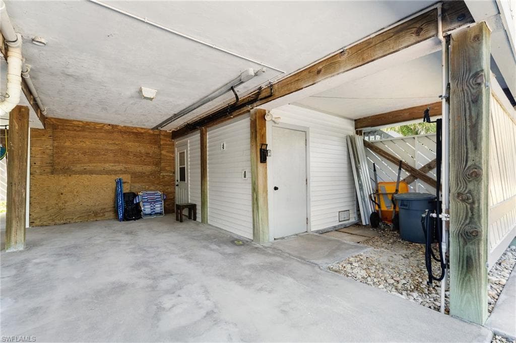 1039 Beach RD 104-29