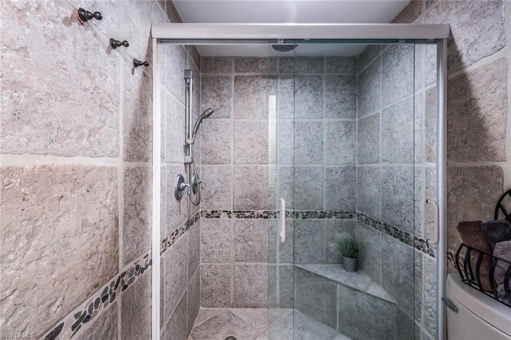 723 Willowhead DR-16