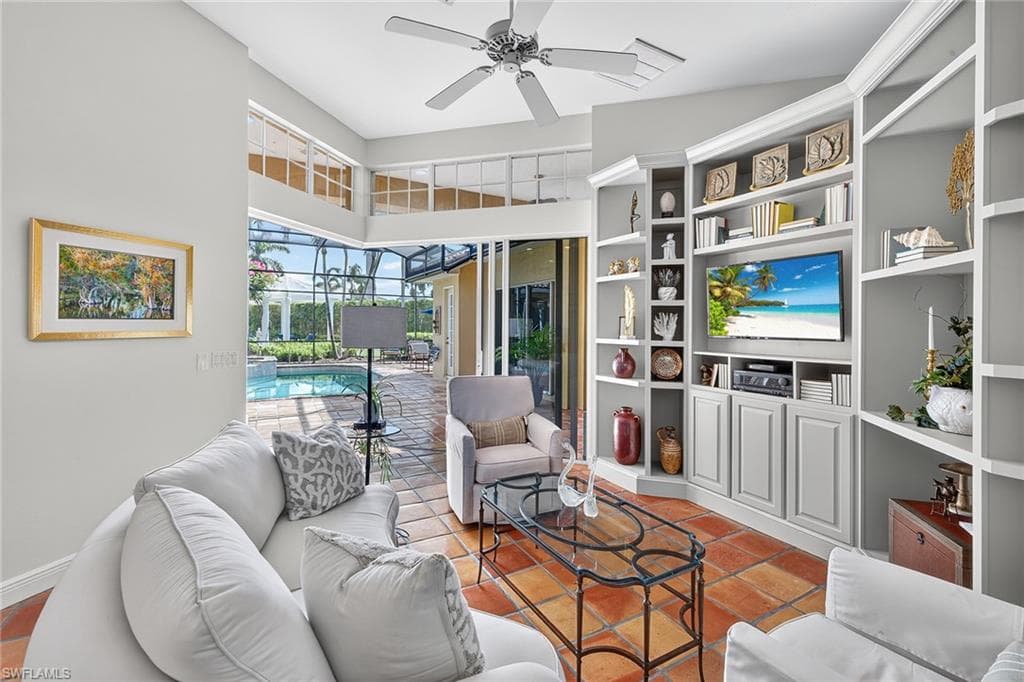 556 Eagle Creek DR-23