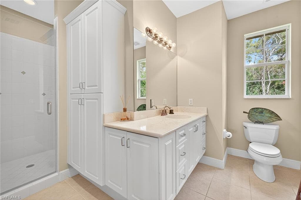 556 Eagle Creek DR-43