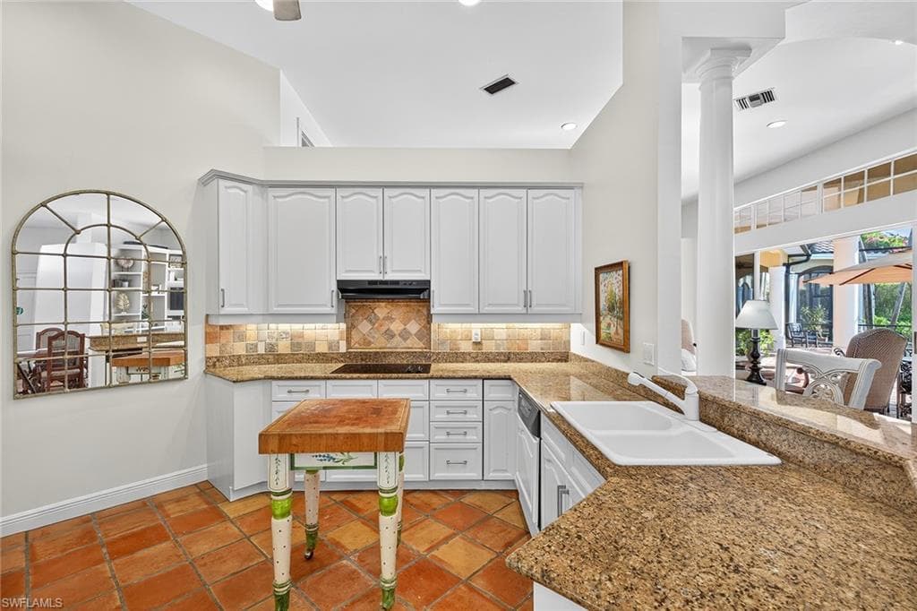 556 Eagle Creek DR-30