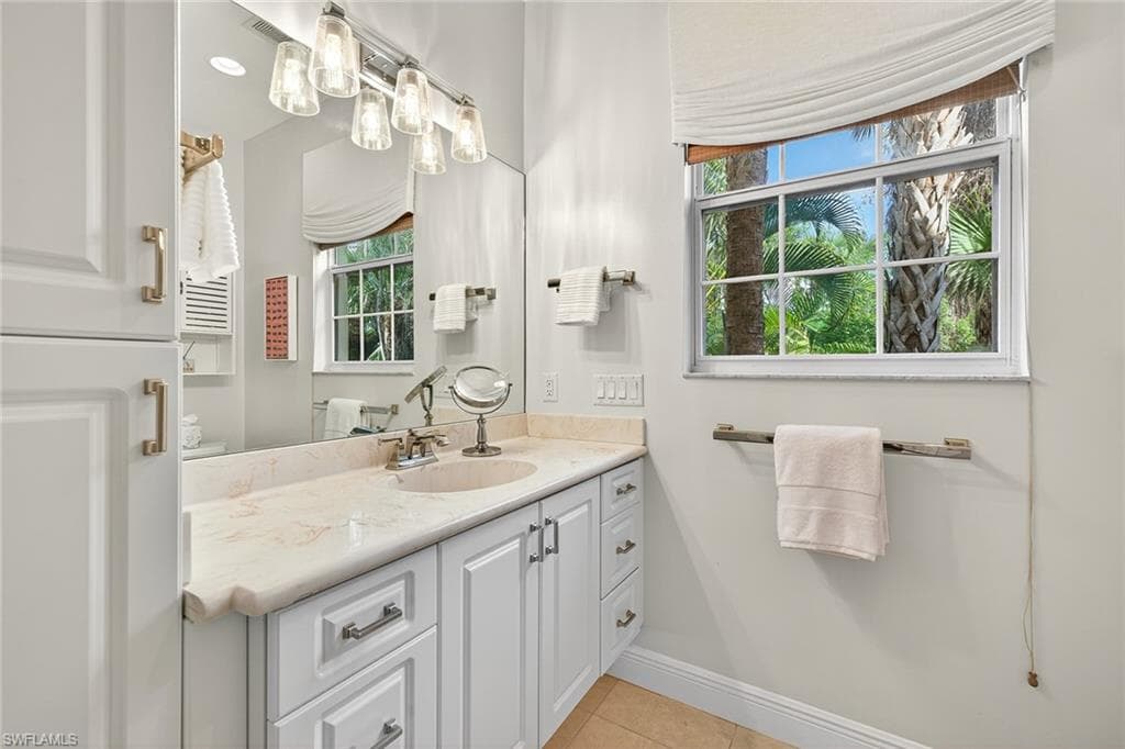 556 Eagle Creek DR-41