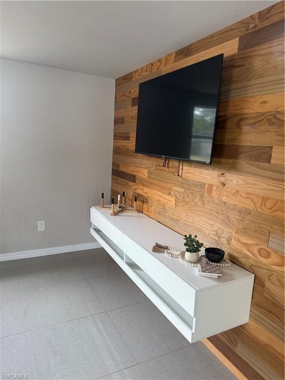 1635 Lowell CT-13