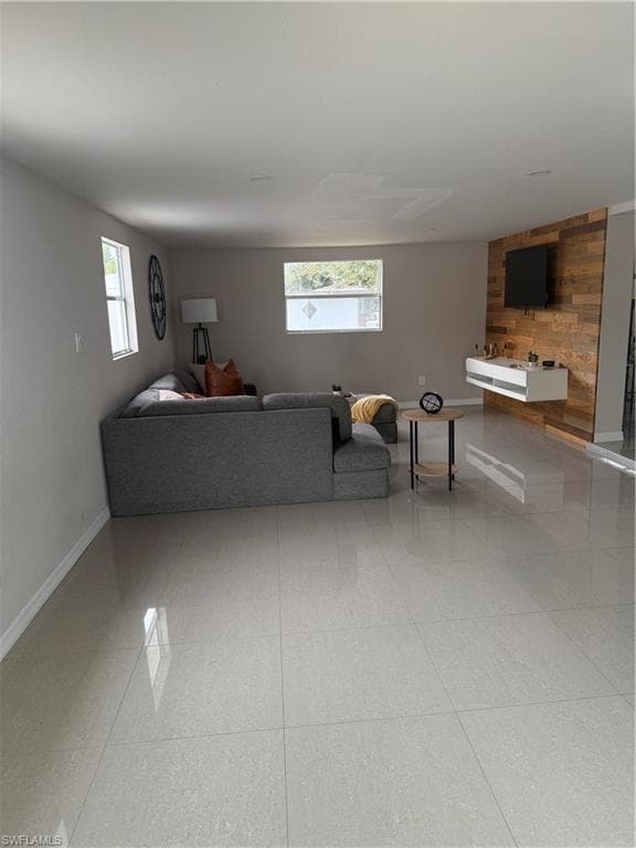 1635 Lowell CT-14