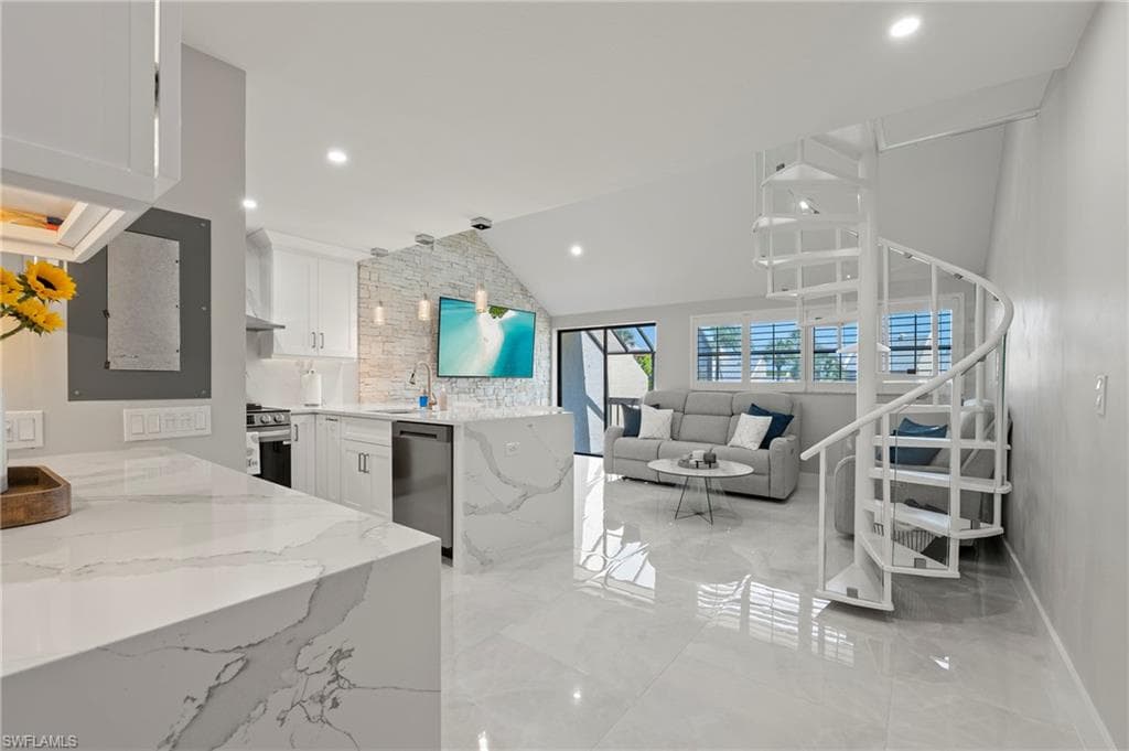 8765 Lateen LN 203-6
