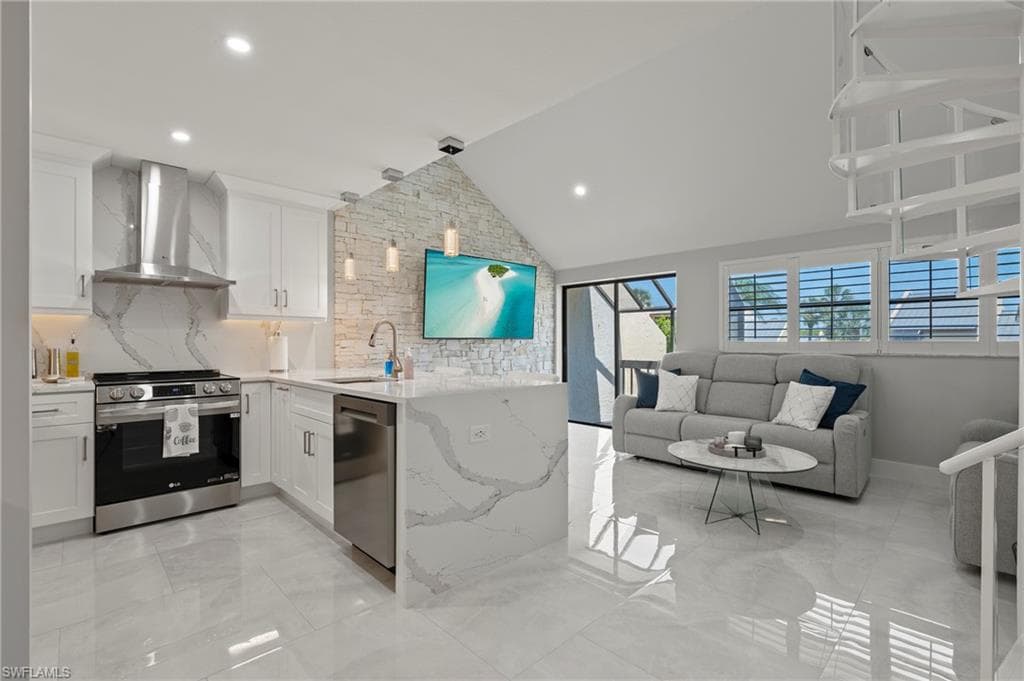 8765 Lateen LN 203-1