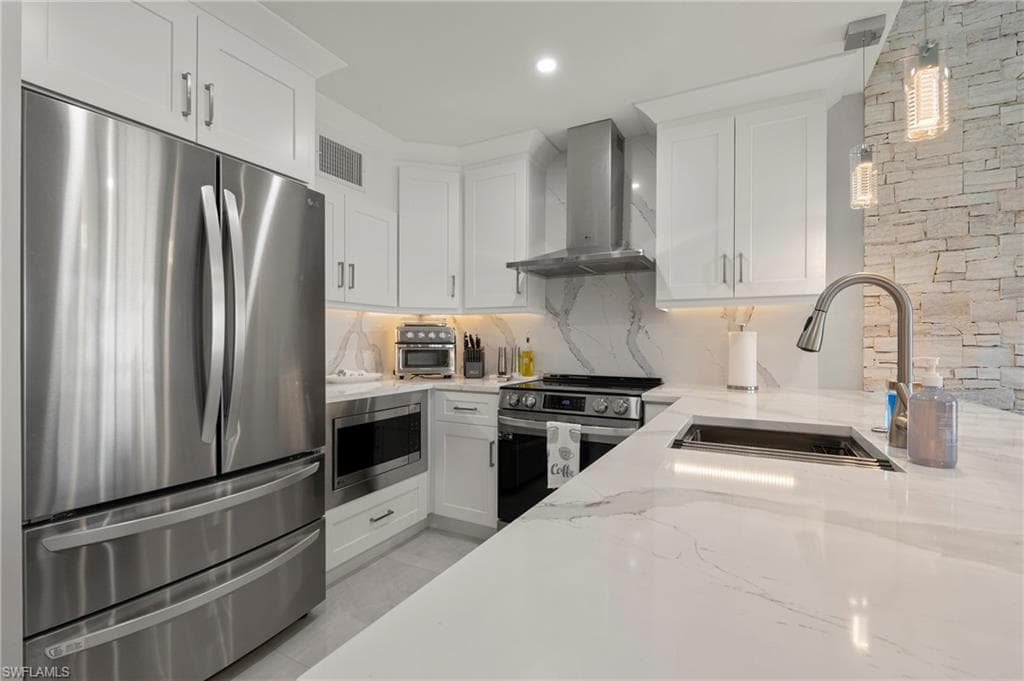 8765 Lateen LN 203-8