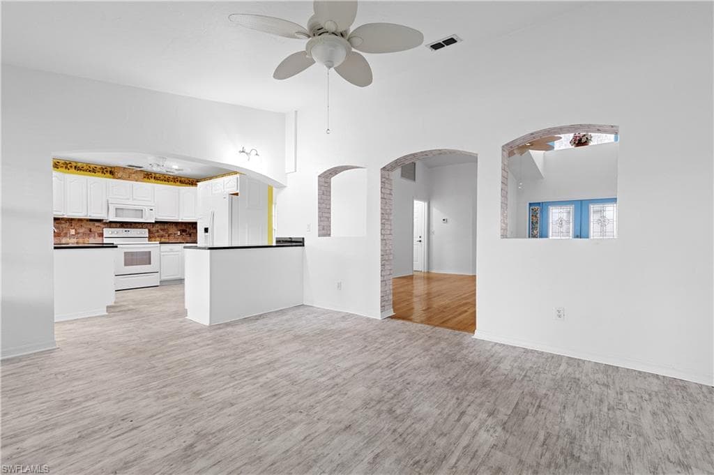 3319 Clubview DR-13