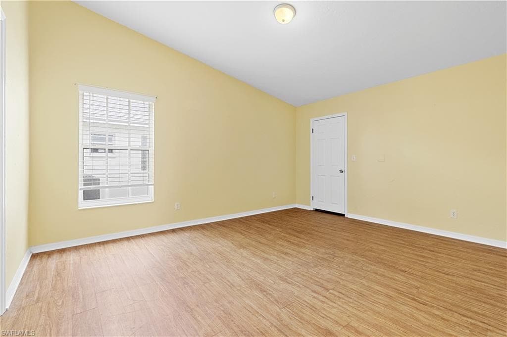 3319 Clubview DR-16