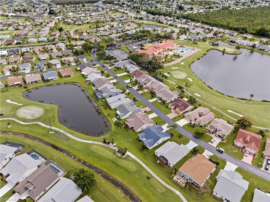 3319 Clubview DR-32