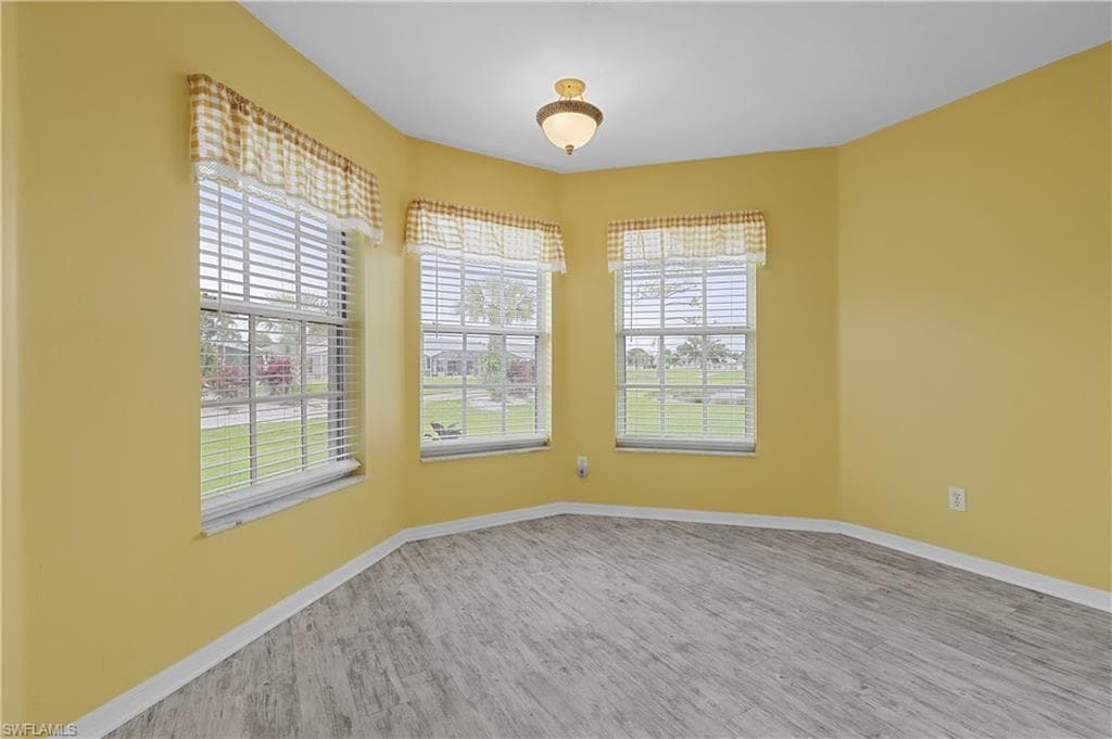 3319 Clubview DR-18