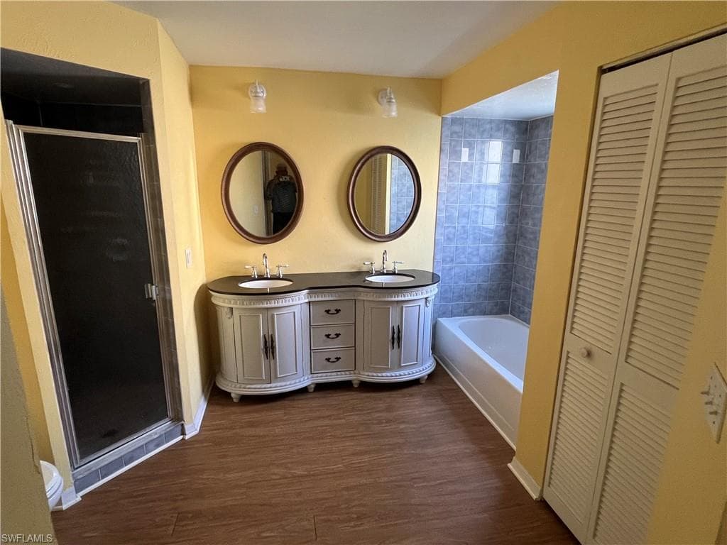 3319 Clubview DR-19