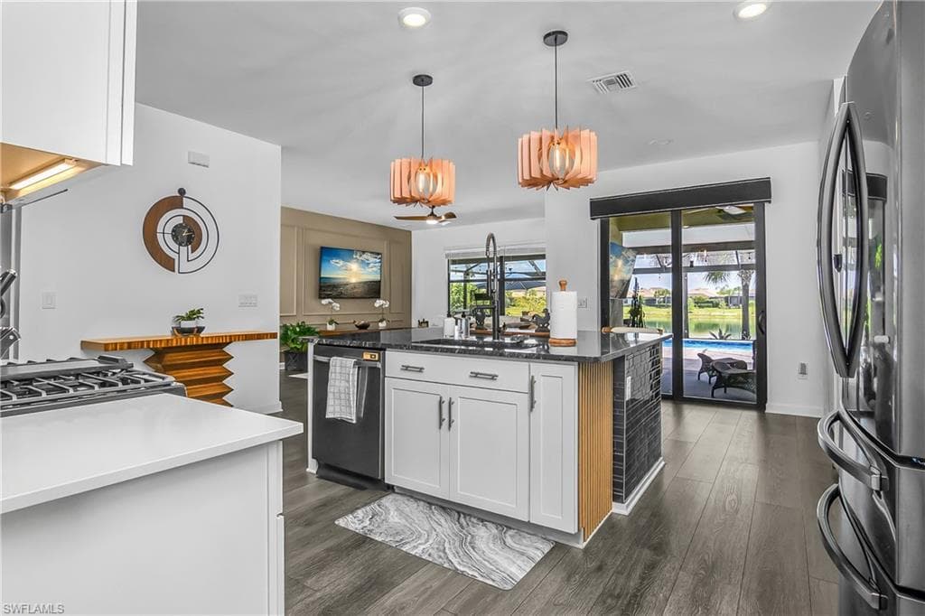 20195 Hartford BLVD-12