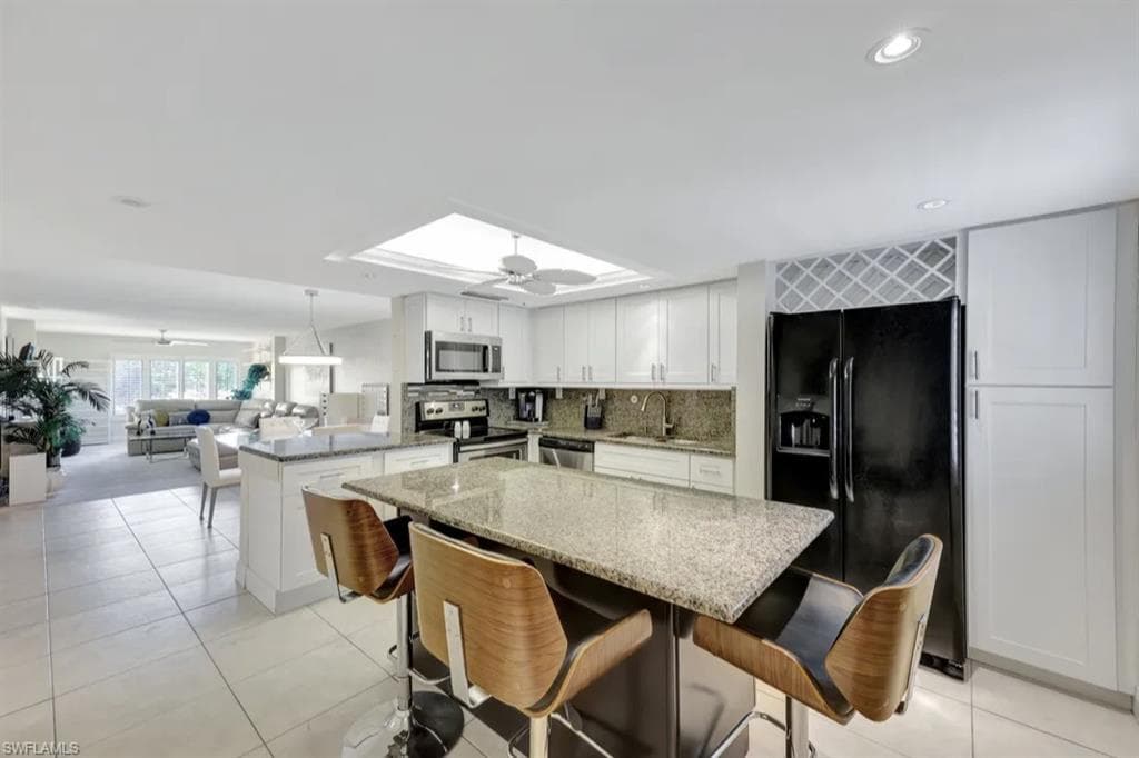 2264 Winkler AVE 204-6
