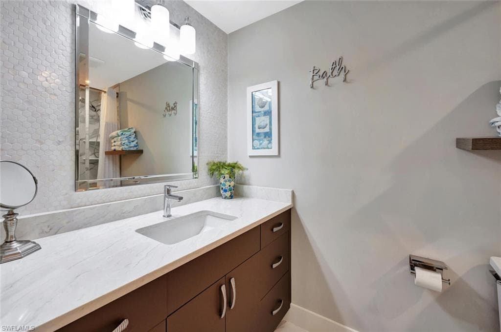 583 Beachwalk CIR Q-203-4