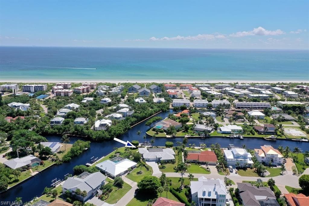 924 Kings Crown DR-46