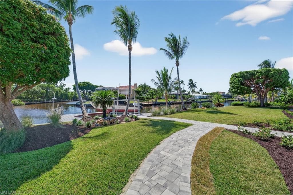 924 Kings Crown DR-47