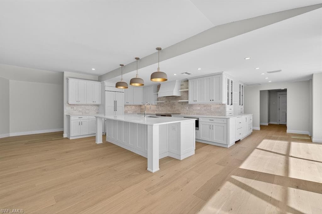 924 Kings Crown DR-16