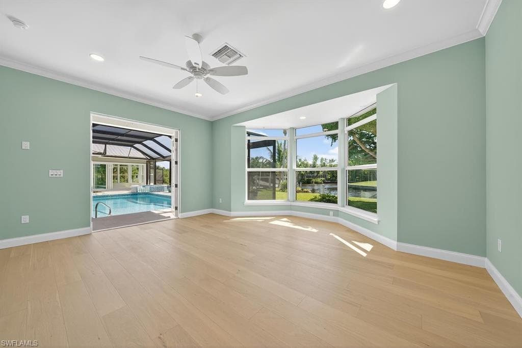 924 Kings Crown DR-22