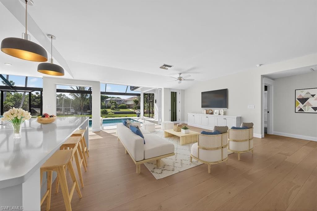 924 Kings Crown DR-7