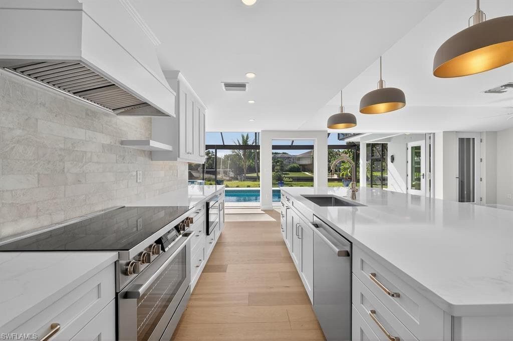 924 Kings Crown DR-9