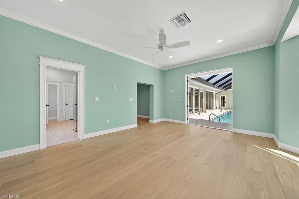 924 Kings Crown DR-24
