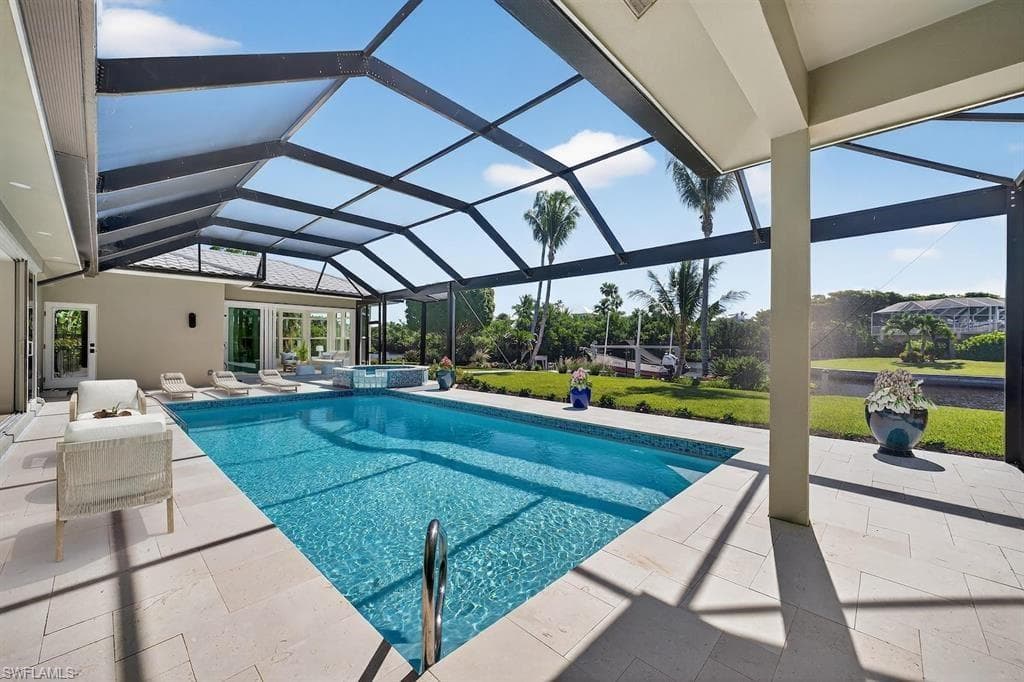 924 Kings Crown DR-34