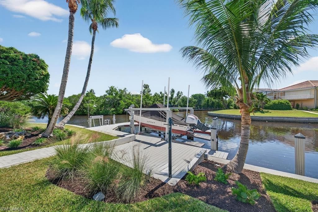 924 Kings Crown DR-49