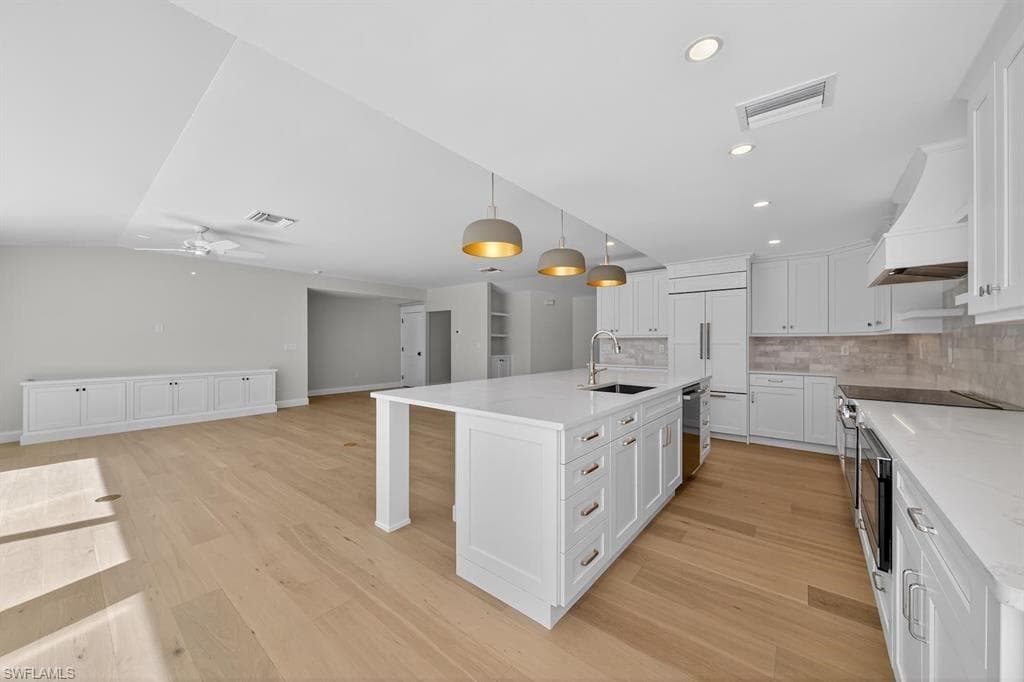 924 Kings Crown DR-14