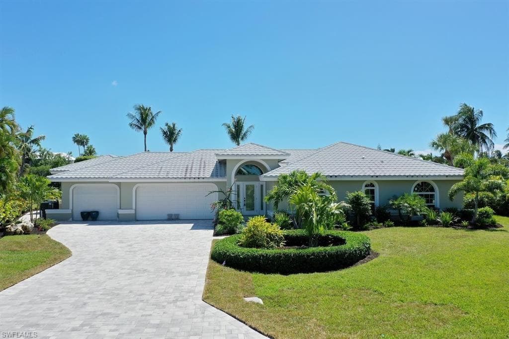 924 Kings Crown DR-45