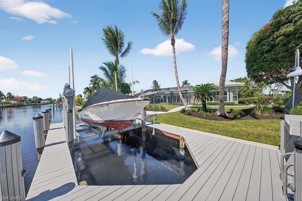 924 Kings Crown DR-37