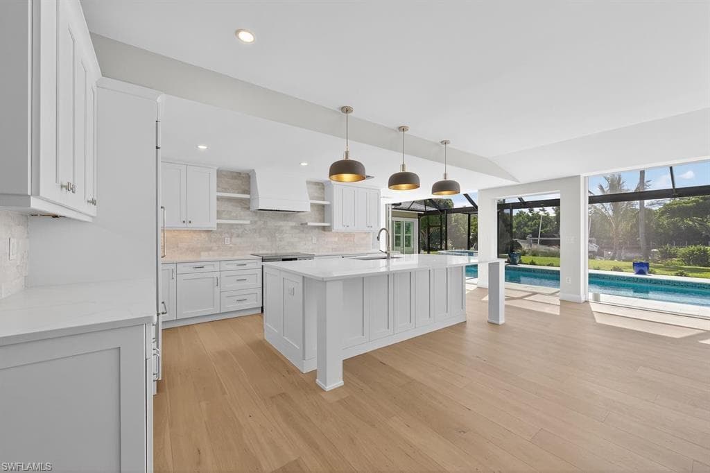 924 Kings Crown DR-15