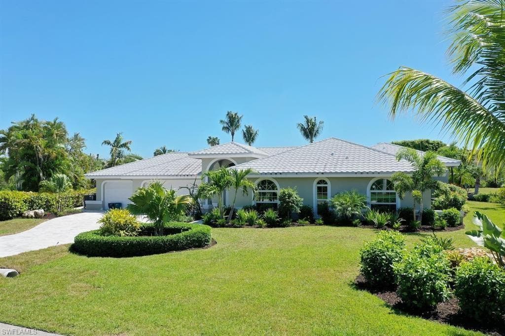 924 Kings Crown DR-48